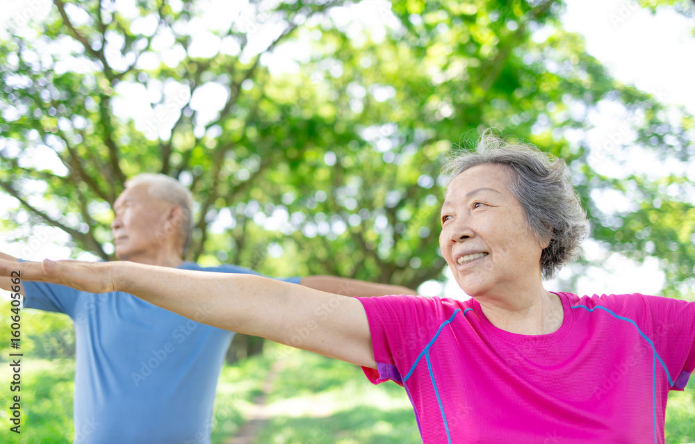 Obraz premium Happy asian senior couple exercising in the park.