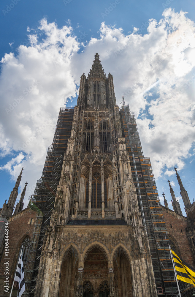 Fototapeta premium Ulm Minster (Ulmer Münster) – Germany’s Soaring Gothic Cathedral