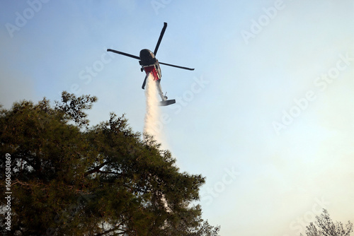 Φωτογραφία Firefighting Helicopter Extinguishing Forest Blaze Near Limassol