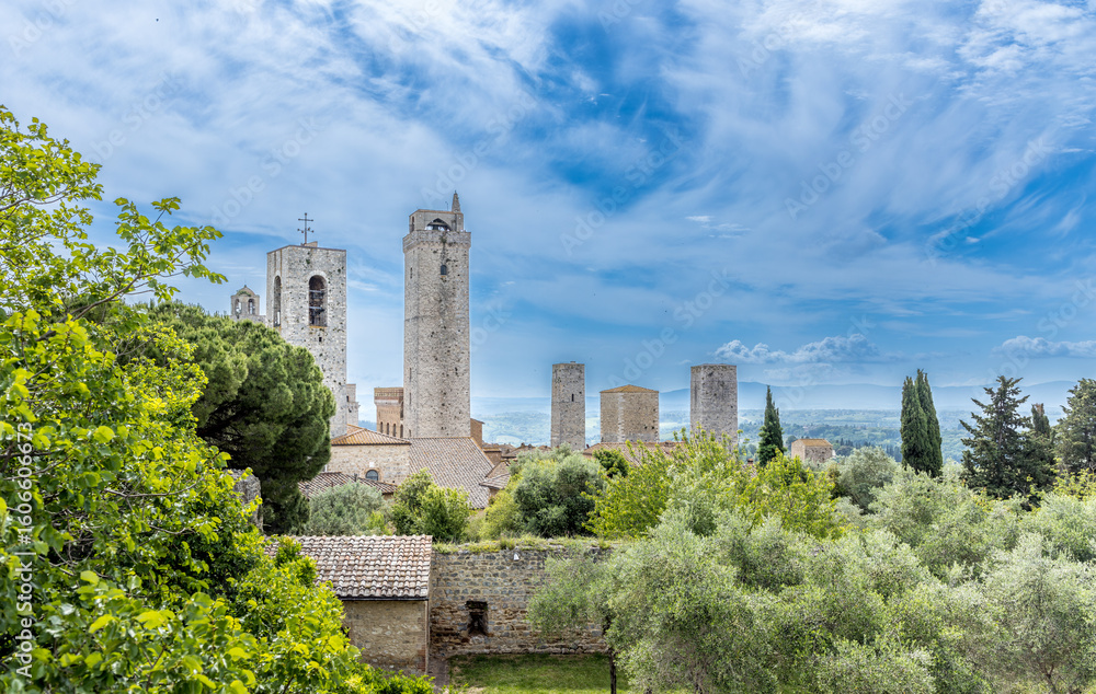 Fototapeta premium The impressive towers of San Gimignano, Tuscany Italy