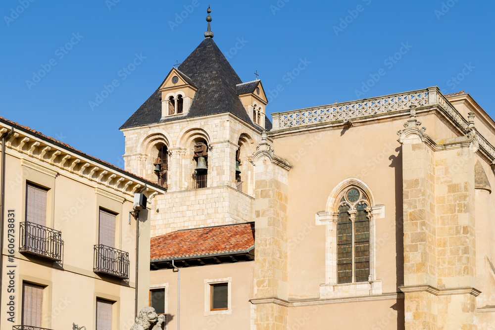 Fototapeta premium Leon, Spain - November 02, 2024: Square of medieval origin in the historic center, called Plaza del Grano, in the city of Leon, Spain