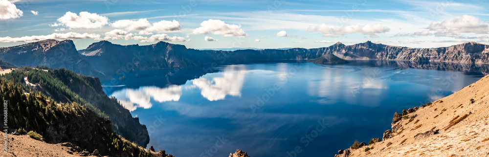 Fototapeta premium Lake view of the lake in the mountains
