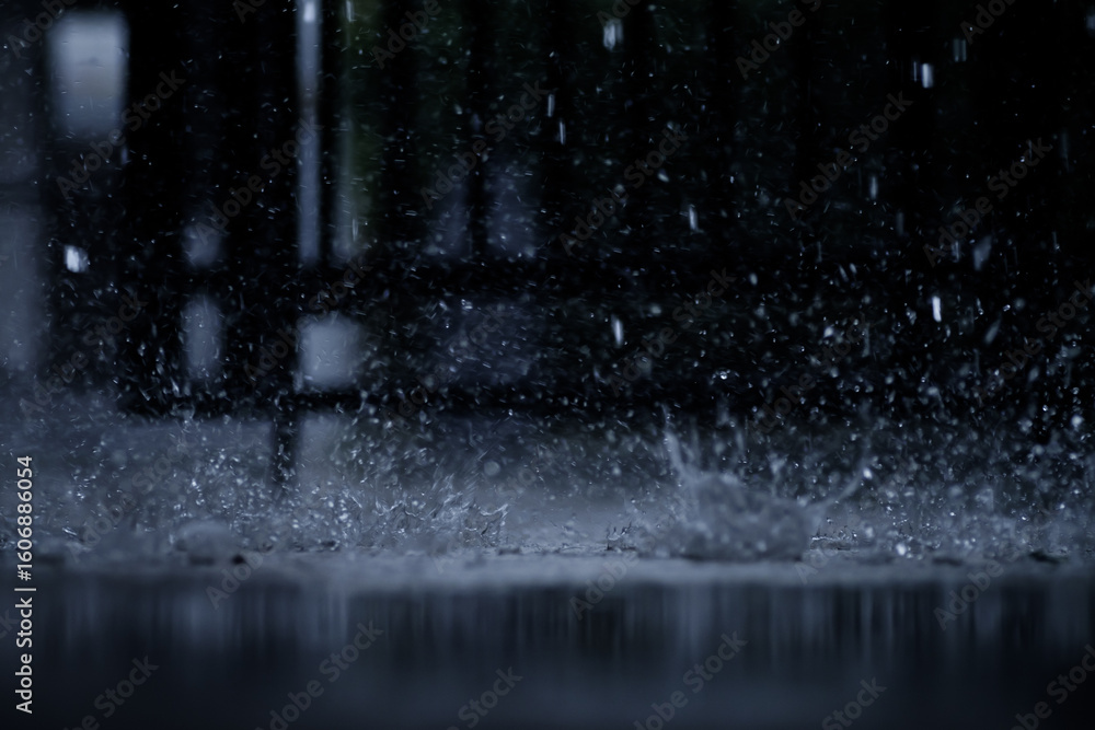Obraz premium heavy raining make many small splash crown from water droplets drop down to the concrete floor in blue tone color scene