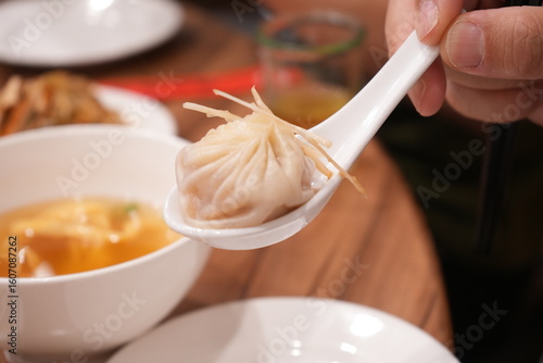 Chinese Food, Dim Sum, Xiao Long Bao in Bamboo Steamer - 中華料理 飲茶 竹の蒸し器に入った小籠包