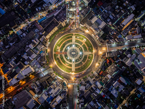 Quadro em tela Aerial view of Wong Wian Yai, a roundabout, with cars on busy street road in Bangkok Downtown skyline, urban city Thailand