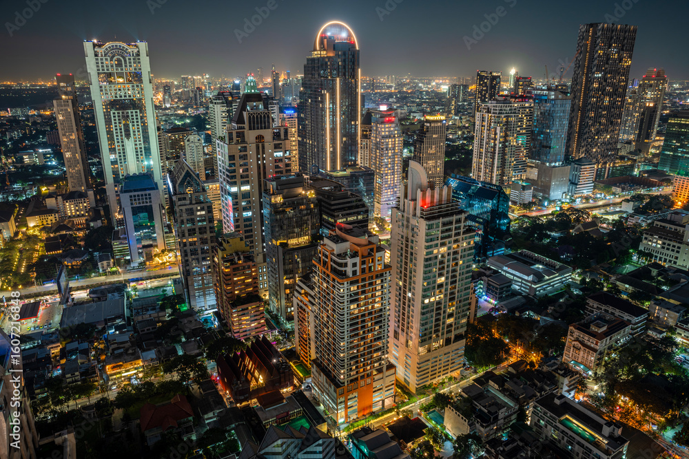 Fototapeta premium Bangkok business district at night time.