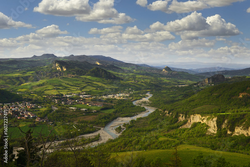 Foto The Marecchia River Valley, a landscape that inspired Renaissance artists such as Piero della Francesca (1415-1492)