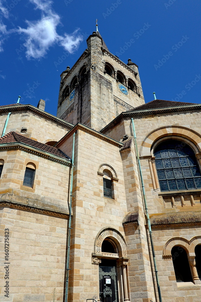Fototapeta premium Seitenansicht der Pauluskirche in Basel