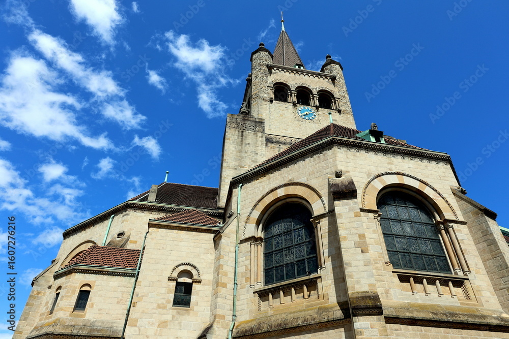 Fototapeta premium Seitenansicht der Pauluskirche in Basel