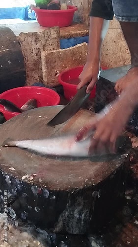 Cleaning and Preparing Fresh Fish at Local Market, Traditional Seafood Preparation Scene, Fishmongers at Work, Daily Life, Rural Fish Market, 4K Realistic Image