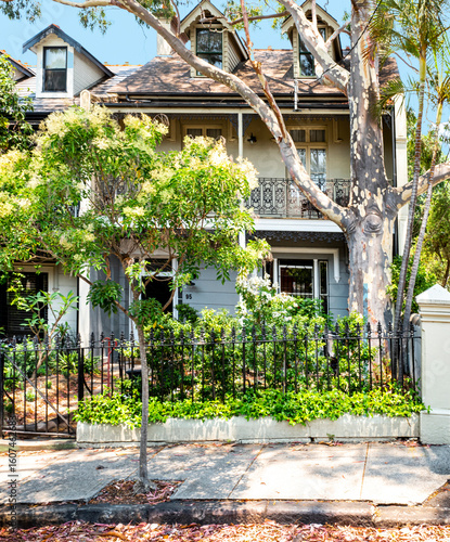 Canvas Print Old house facade in the Newtown Neighboorhood, built in XIX Century, a heritage-