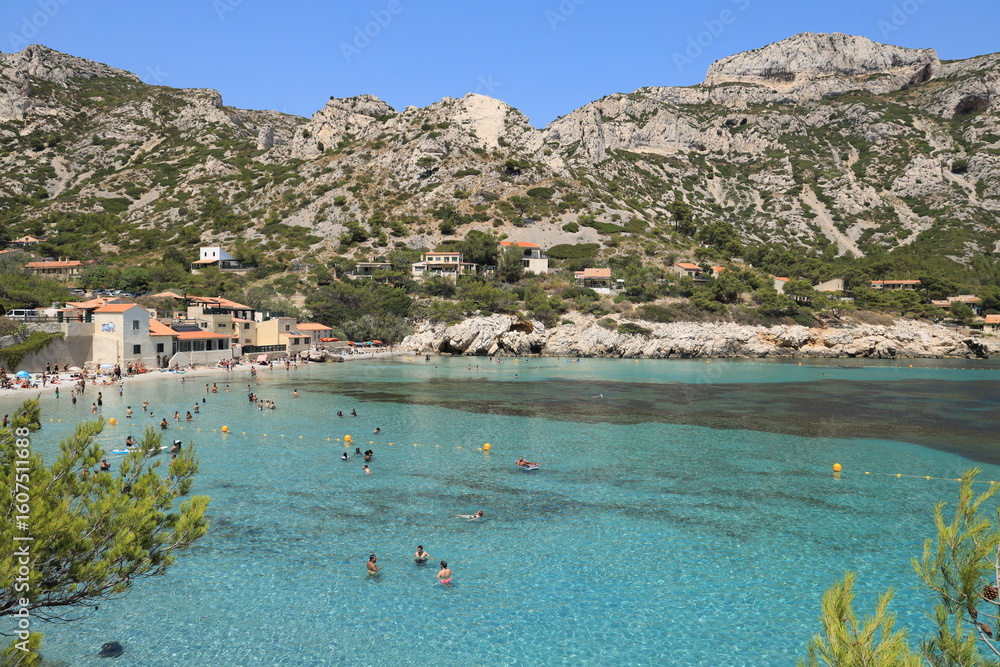 Φωτογραφία view of the coast of crete greece View of Calanques de Sormiou in Calanques Nati