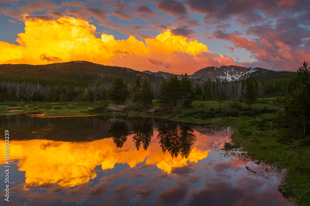 Fototapeta premium Sunset over Grand Lake