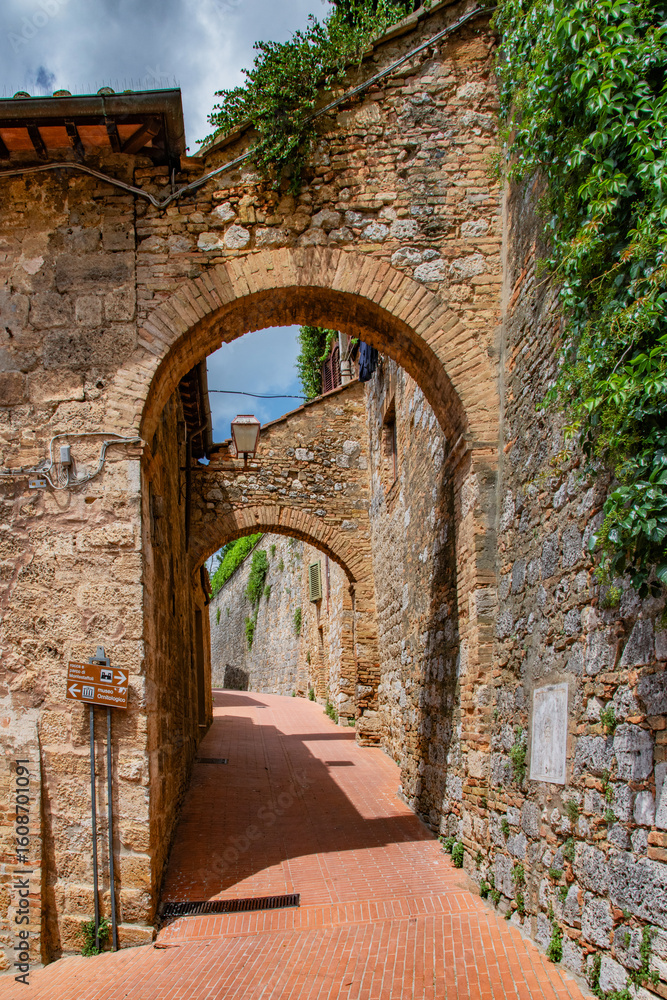 Obraz premium narrow street in the old town