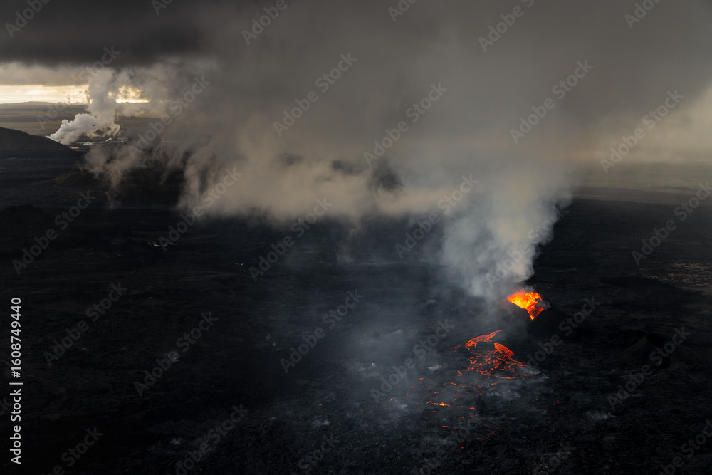 Naklejka premium an aerial view of the July 2025 eruption of the Sundhnukur Crater on the Reykjanes Peninsula in southwestern Iceland