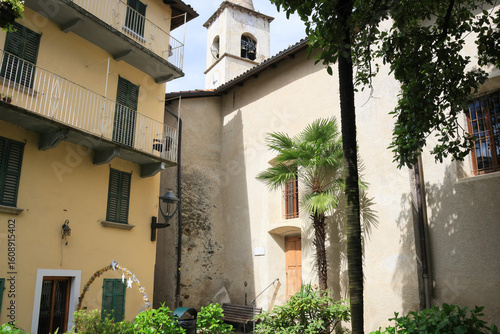 Fototapeta Naklejka Na Ścianę i Meble -  La Chiesa di San Vittore (Xème-XIème siècle)