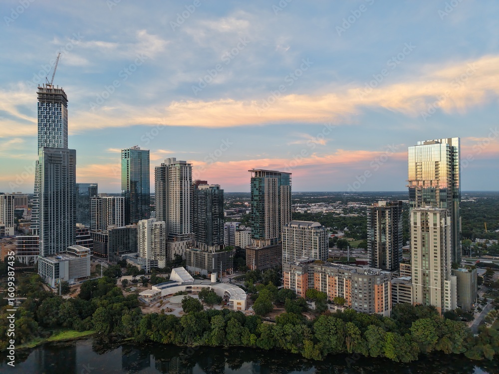 Obraz premium Beautiful Austin skyline during sunset with a stunning aerial drone view 