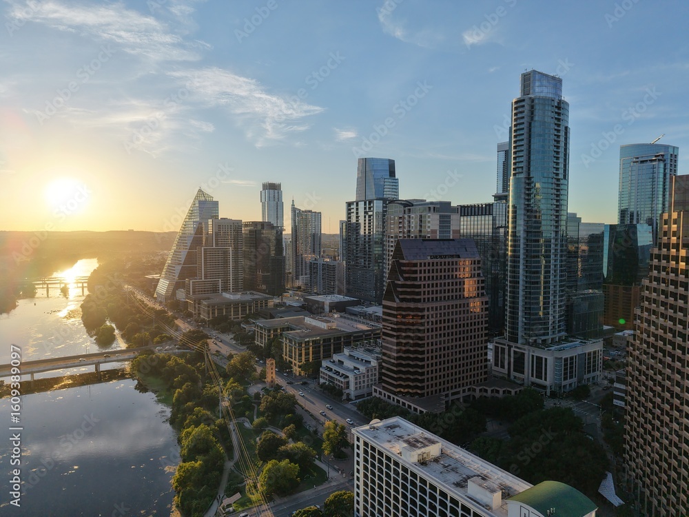 Obraz premium Beautiful Austin skyline during sunset with a stunning aerial drone view