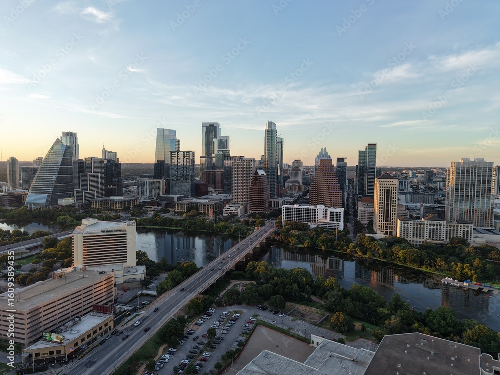Obraz premium Beautiful Austin skyline during sunset with a stunning aerial drone view