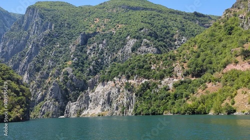 Komanstausee Albanien Fahrt mit der Autofähre von Fierze nach Koman