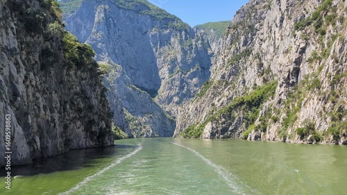 Komanstausee Albanien Fahrt mit der Autofähre von Fierze nach Koman