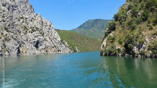 Komanstausee Albanien Fahrt mit der Autofähre von Fierze nach Koman
