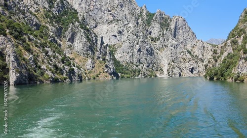 Komanstausee Albanien Fahrt mit der Autofähre von Fierze nach Koman