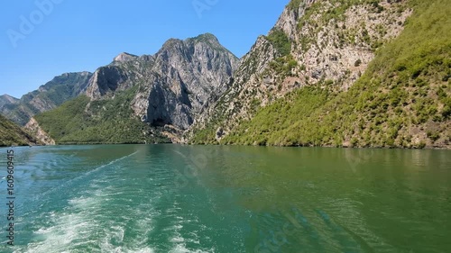 Komanstausee Albanien Fahrt mit der Autofähre von Fierze nach Koman