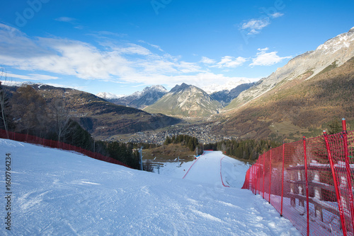 At the San Pietro jump, the Stelvio slope descends steeply to Bormio.
