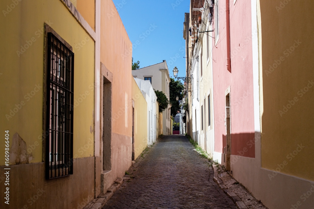 Obraz premium Colorful Alleyway in Lisbon, Portugal