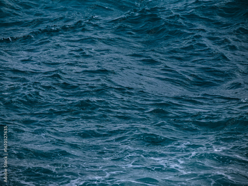 Obraz premium Graceful ocean waves