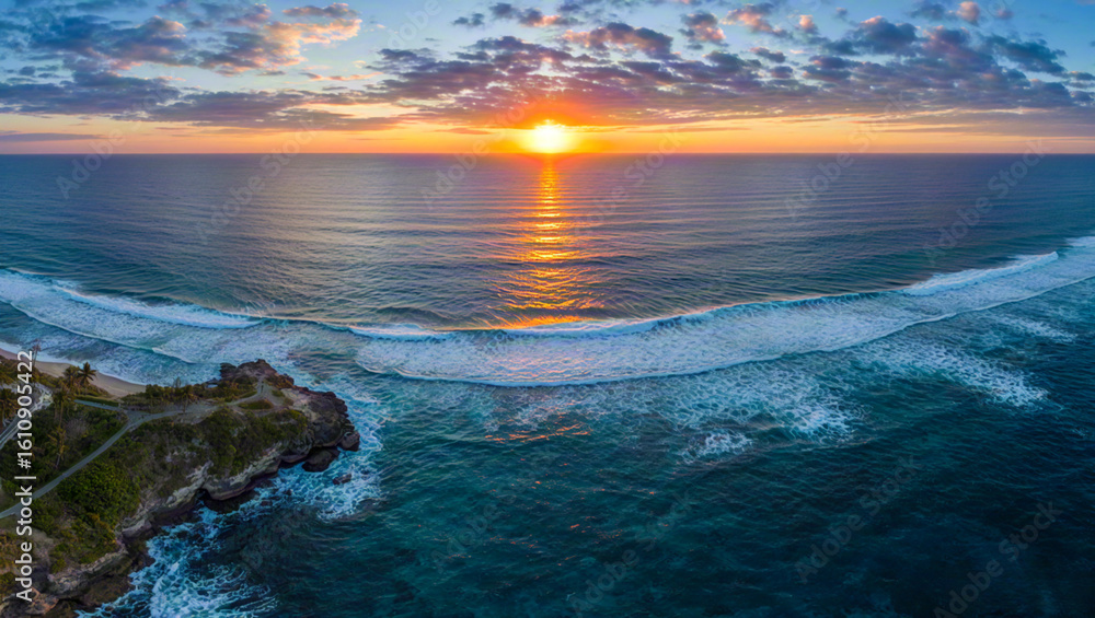 Fototapeta premium Beautiful sunset and waves at sea