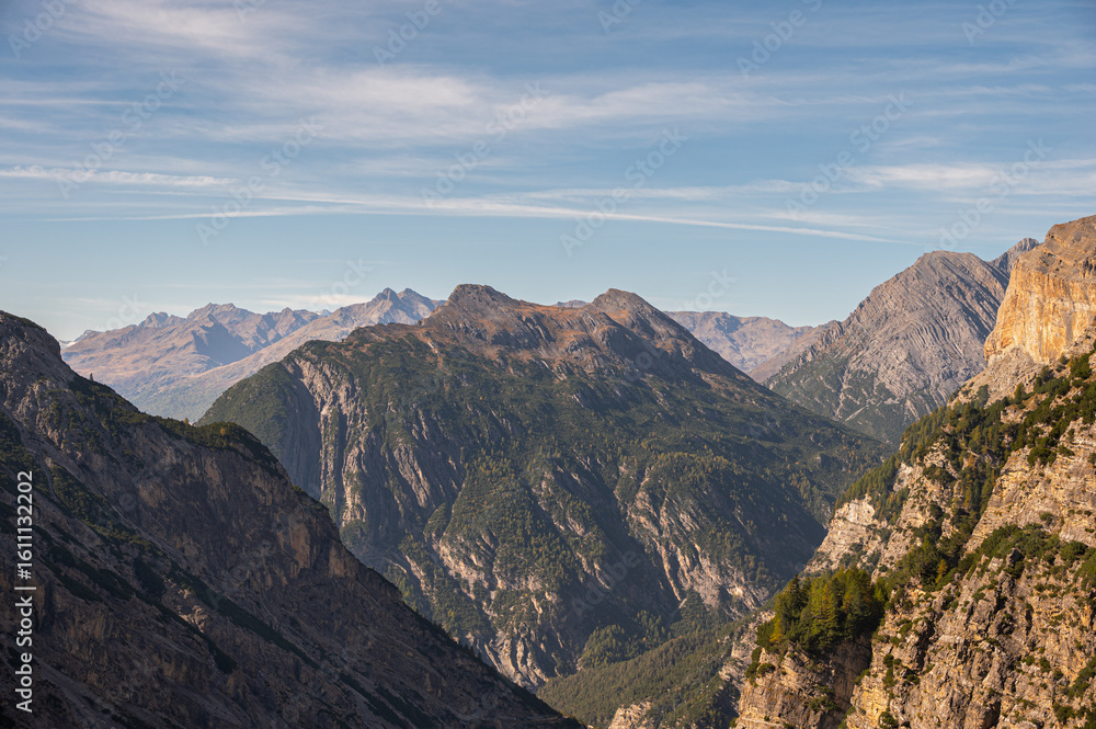 Fototapeta premium autumnal mountain landscape inside the Stelvio National Park along the Lombard side, Sondrio, Italy