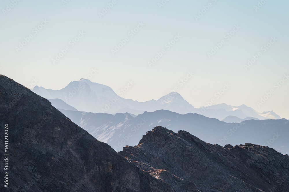 Fototapeta premium autumnal mountain landscape inside the Stelvio National Park along the Lombard side, Sondrio, Italy