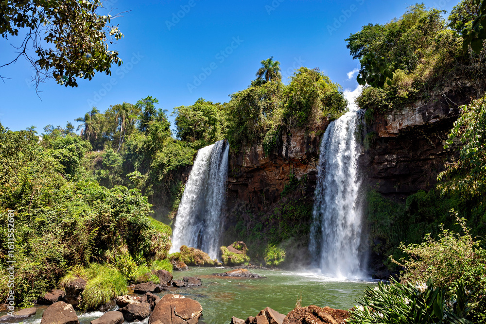 Obraz premium The Iguazu Waterfalls between Argentina and Brazil