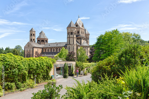 Kirche der Klosteranlage Maria Laach am Rande der Eifel
