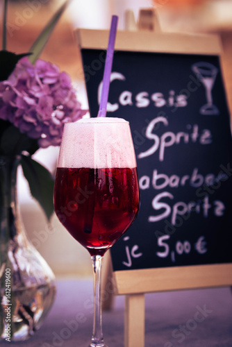 Glas Cassis Spritz