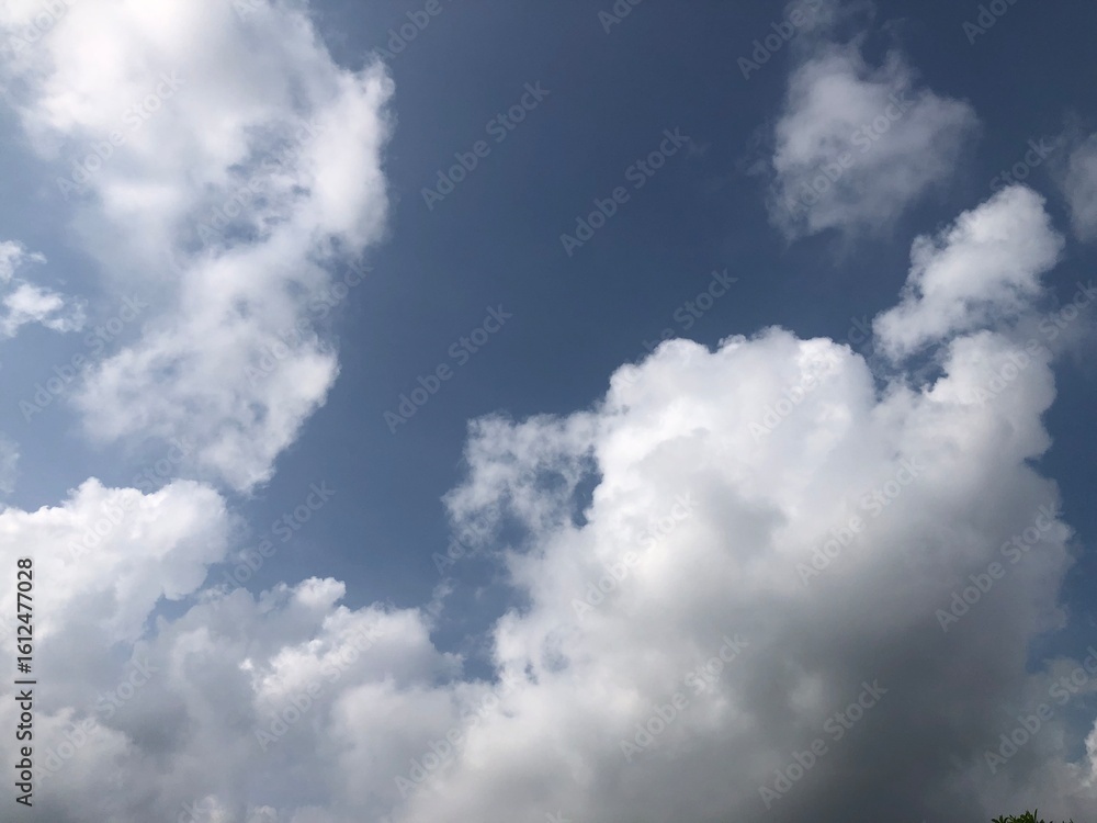 Obraz premium clouds in the blue sky background