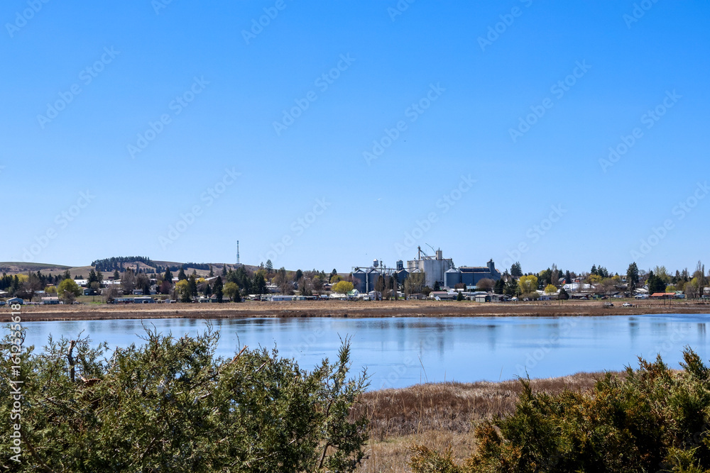 Fototapeta premium View of Reardan WA from across the Swanson Lake Wildlife Refuge
