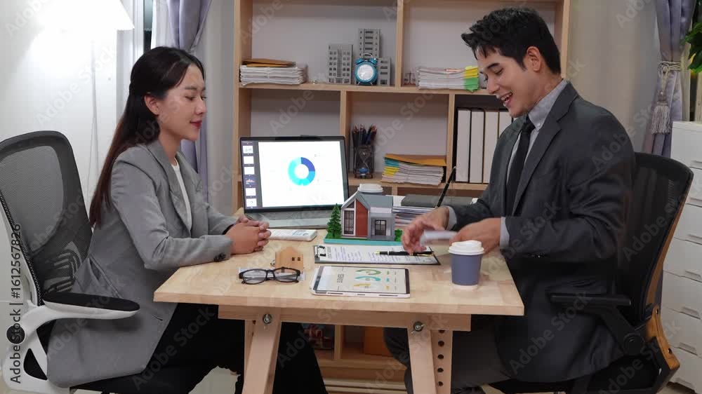Asian real estate entrepreneurs join hands to invest in a joint business. Insurance or bank employees join hands with a couple to start a savings or investment business. Asian real estate entrepreneurs join hands to invest in a joint business. Insurance or bank employees join hands with a couple to start a savings or investment business.
