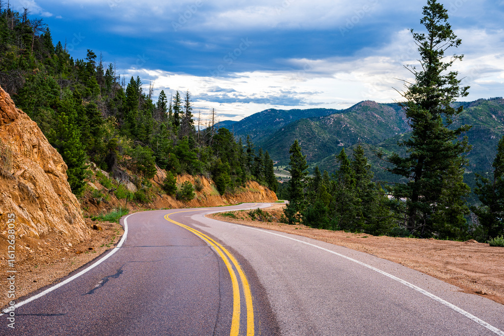 Fototapeta premium Pikes peak Colorado photography in an overcast weather.