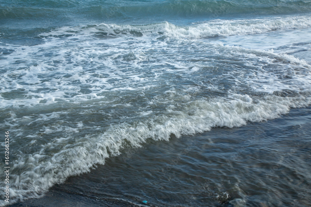 Fototapeta premium 打ち寄せる波。