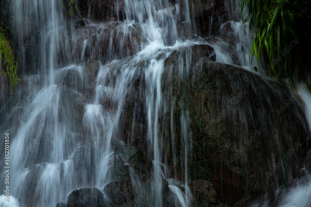 Fototapeta premium 滝。水の流れ。