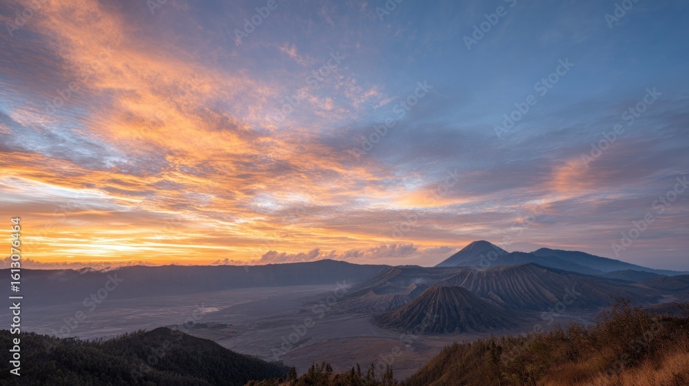 Obraz premium Majestic Mount Bromo Landscape with ethereal light at Golden Sunrise