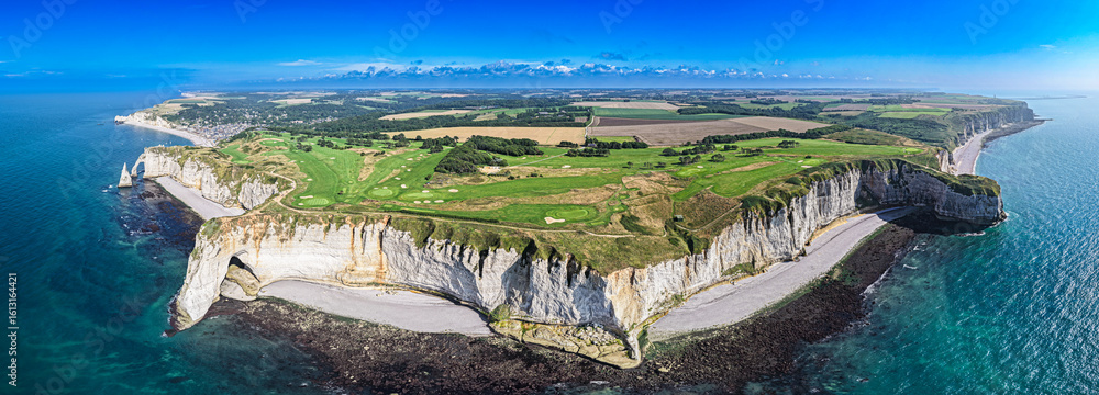 Φωτογραφία Aerial view of Golf Course at Étretat Cliffs in France on the Coast of the Atlan