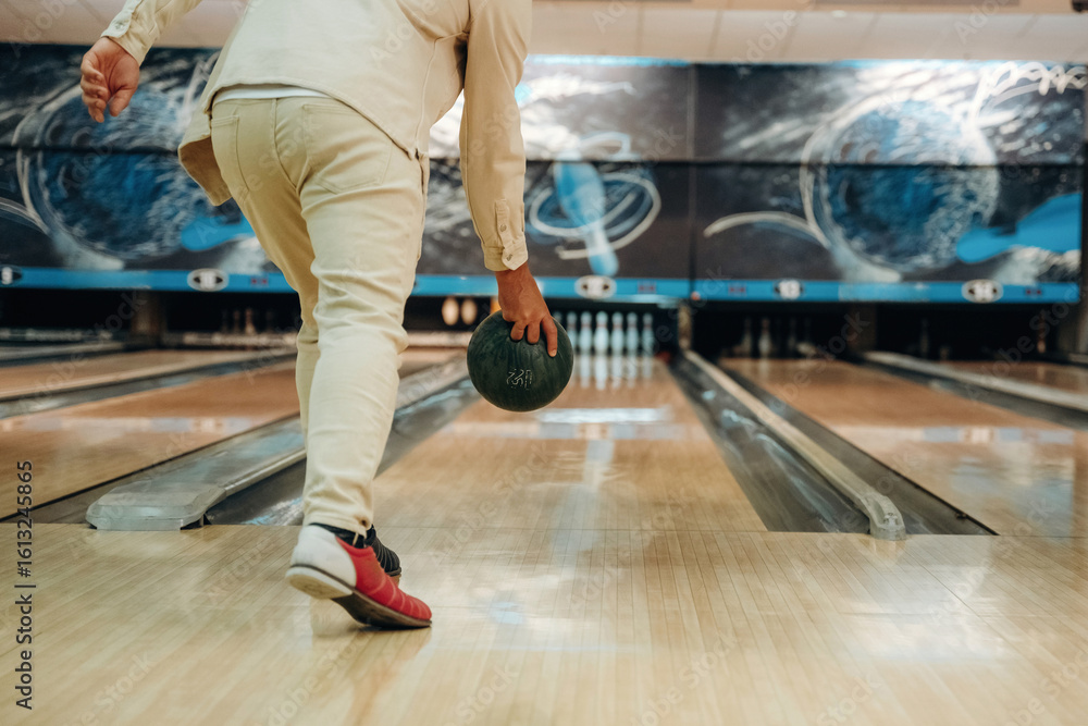 Obraz premium About to throw the ball. Close up view of man that is playing bowling