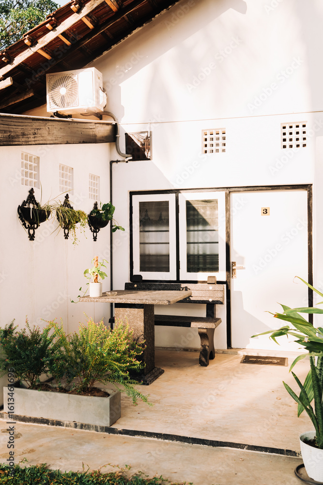 Ταπετσαρία Modern tropical guesthouse in Sri Lanka with white minimalist facade, black conc