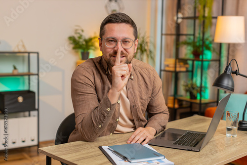 фотографія Shh be quiet please
