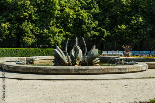 Canvas Print Der Medizinische Garten, Medická záhrada, mit dem Schwanenbrunnen in Bratislava,