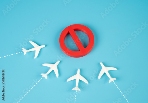 Tableau sur toile Passenger planes approach the no-fly zone